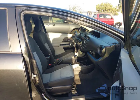 2013 Toyota Prius C Two from USA, damaged, VIN JTDKDTB38D1530951